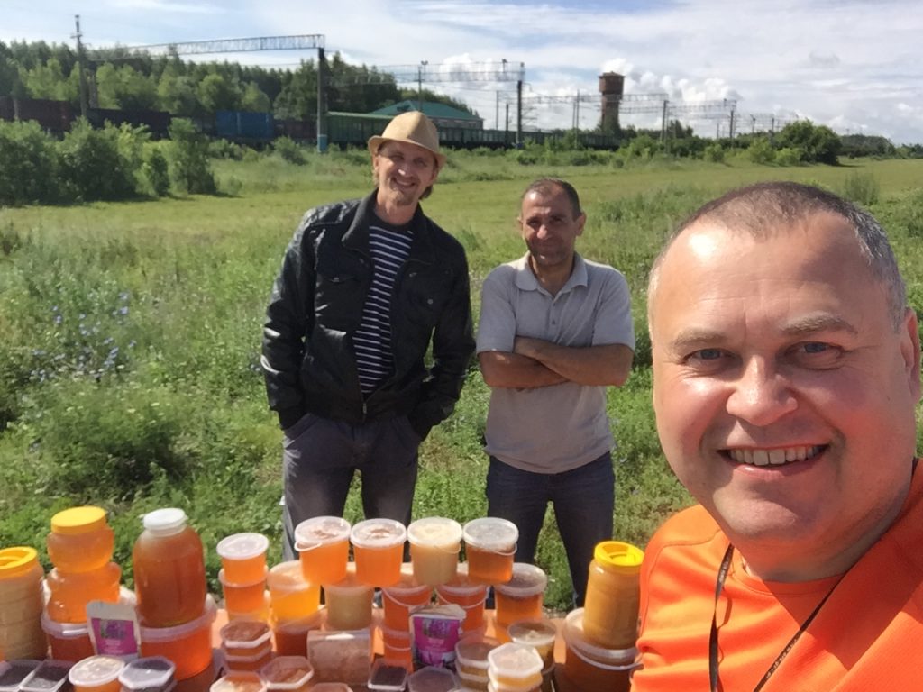 Rozmowa ze sprzedawcą miodu oraz kierowcą TIRa - Tadżykiem