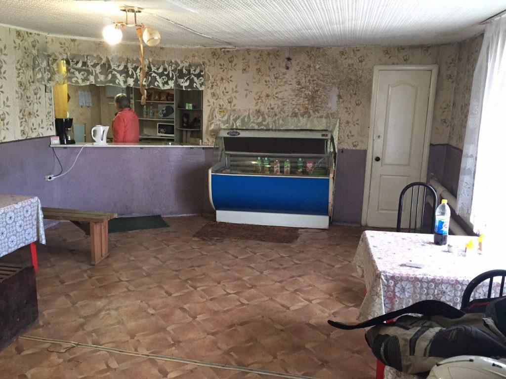 W środku i na zewnątrz "restauracji"