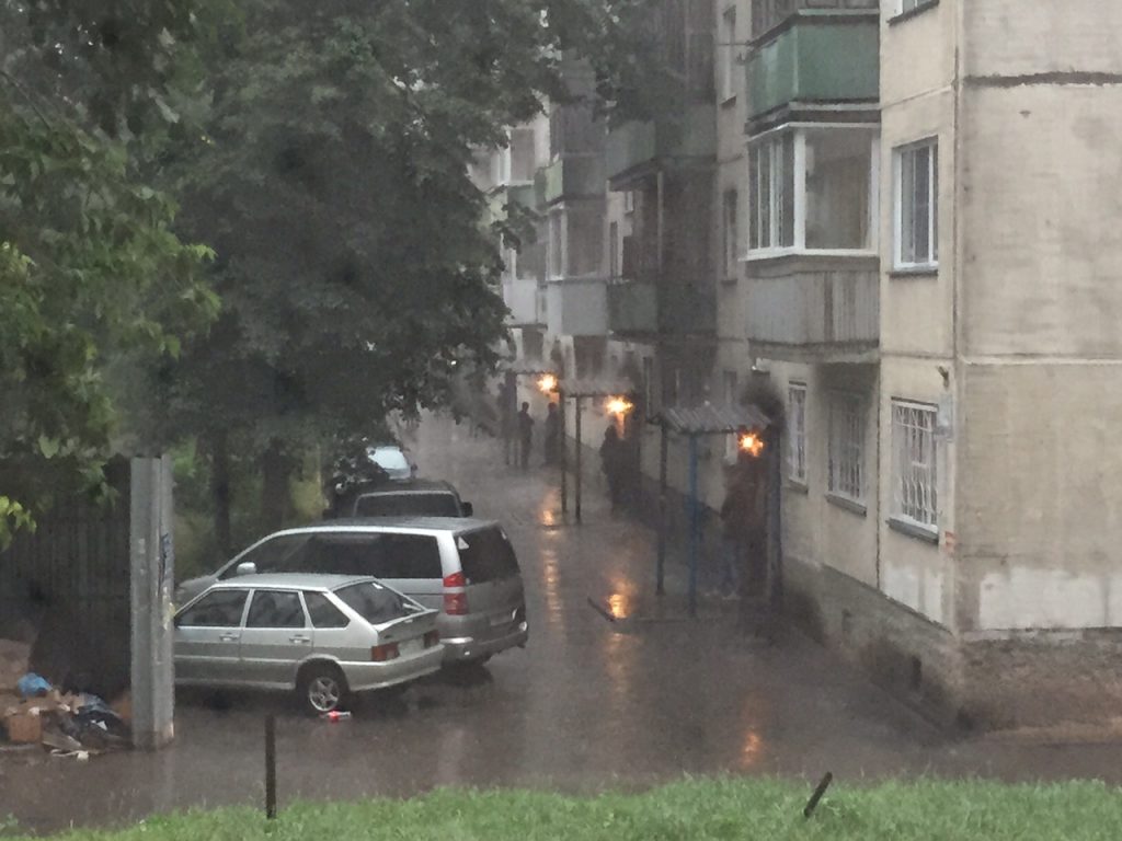 W Nowosybirsku taki mamy widok za oknem. Leje jak z cebra